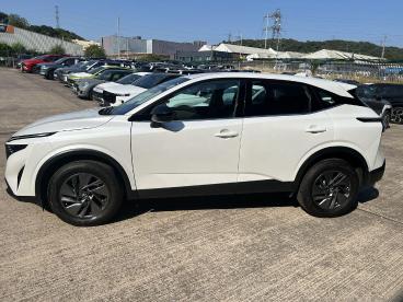 SPOTICAR Nissan Qashqai 1.3 Dig-t Mhev Acenta Premium Euro 6 (s/s) 5dr Used Car - Suv Hybrid White - Pontypridd - 1200618400_4