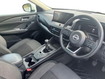SPOTICAR Nissan Qashqai 1.3 Dig-t Mhev N-connecta Euro 6 (s/s) 5dr Used Car - Suv Hybrid White - Cirencester - 1200632640_3