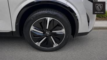 SPOTICAR Nissan Qashqai 1.3 Dig-t Mhev Tekna Xtron Euro 6 (s/s) 5dr Used Car - Suv Hybrid Silver - Rochdale - 1200635842_5