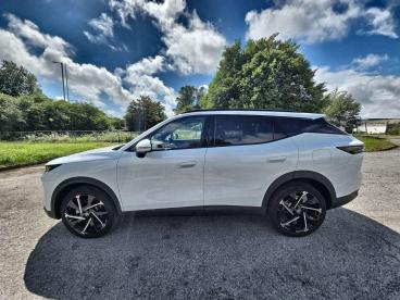 SPOTICAR Omoda 7 1.5t Shs 18.4kwh Noble Dht1 Euro 6 (s/s) 5dr Used Car - Suv Plug-in Hybrid White - Bridgend - 1200631452_5