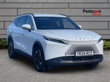 SPOTICAR Omoda 7 1.5t Shs 18.4kwh Knight Dht1 Euro 6 (s/s) 5dr Used Car - Suv Plug-in Hybrid White - Sheffield - 1200637939_1