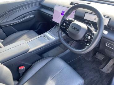 SPOTICAR Omoda 7 1.5t Shs 18.4kwh Knight Dht1 Euro 6 (s/s) 5dr Used Car - Suv Plug-in Hybrid White - Sheffield - 1200637939_5