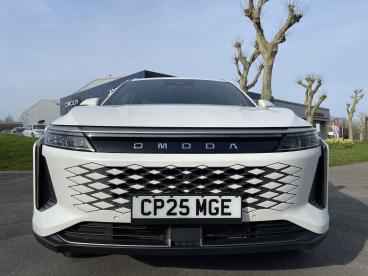 SPOTICAR Omoda 9 1.5t Shs 34.46kwh Noble Dht3 4wd Euro 6 (s/s) 5dr Used Car - Suv Plug-in Hybrid White - Swansea - 1200576495_2