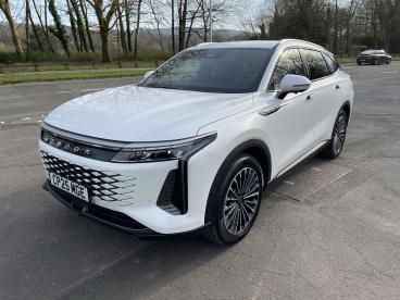 SPOTICAR Omoda 9 1.5t Shs 34.46kwh Noble Dht3 4wd Euro 6 (s/s) 5dr Used Car - Suv Plug-in Hybrid White - Swansea - 1200576495_3