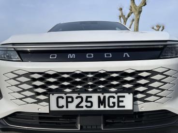 SPOTICAR Omoda 9 1.5t Shs 34.46kwh Noble Dht3 4wd Euro 6 (s/s) 5dr Used Car - Suv Plug-in Hybrid White - Swansea - 1200576495_4