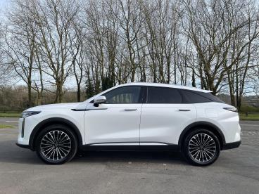 SPOTICAR Omoda 9 1.5t Shs 34.46kwh Noble Dht3 4wd Euro 6 (s/s) 5dr Used Car - Suv Plug-in Hybrid White - Swansea - 1200576495_5