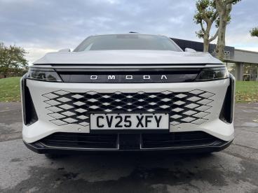 SPOTICAR Omoda C9 1.5t Shs 34.46kwh Noble Dht3 4wd Euro 6 (s/s) 5dr Used Car - Suv Plug-in Hybrid White - Swansea - 1200552920_2