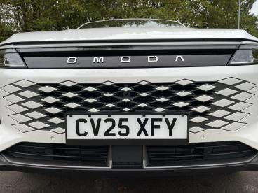 SPOTICAR Omoda C9 1.5t Shs 34.46kwh Noble Dht3 4wd Euro 6 (s/s) 5dr Used Car - Suv Plug-in Hybrid White - Swansea - 1200552920_4