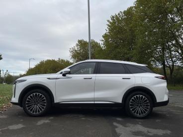 SPOTICAR Omoda C9 1.5t Shs 34.46kwh Noble Dht3 4wd Euro 6 (s/s) 5dr Used Car - Suv Plug-in Hybrid White - Swansea - 1200552920_5