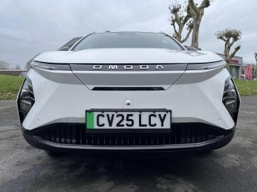 SPOTICAR Omoda Volvo Ex30 E5 61.05kwh Noble Auto 5dr Used Car - Suv Electric White - Swansea - 1200557060_2