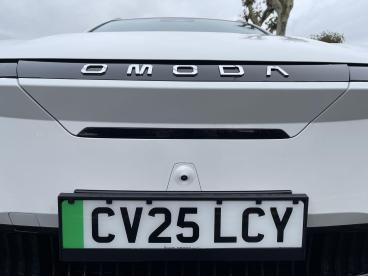 SPOTICAR Omoda Volvo Ex30 E5 61.05kwh Noble Auto 5dr Used Car - Suv Electric White - Swansea - 1200557060_4