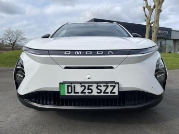 SPOTICAR Omoda Volvo Ex30 E5 61.05kwh Noble Auto 5dr Used Car - Suv Electric White - Swansea - 1200589635_2