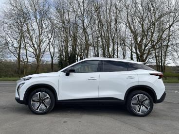 SPOTICAR Omoda Volvo Ex30 E5 61.05kwh Noble Auto 5dr Used Car - Suv Electric White - Swansea - 1200589635_5