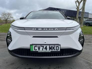SPOTICAR Omoda Volvo Ex30 E5 61.05kwh Noble Auto 5dr Used Car - Suv Electric White - Swansea - 1200595442_2