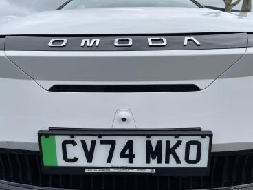 SPOTICAR Omoda Volvo Ex30 E5 61.05kwh Noble Auto 5dr Used Car - Suv Electric White - Swansea - 1200595442_4