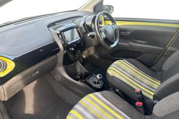 SPOTICAR Peugeot 108 1.0 Collection Top! 2 Tronic Euro 6 (s/s) 5dr Used Car - City Car Petrol Green - Chichester - 1200576670_2