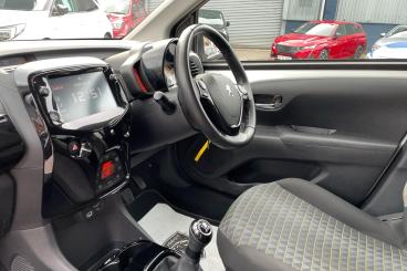 SPOTICAR Peugeot 108 1.0 Collection Euro 6 (s/s) 5dr Used Car - City Car Petrol White - Newark On Trent - 1200578284_2