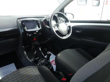 SPOTICAR Peugeot 108 1.0 Collection Euro 6 (s/s) 5dr Used Car - City Car Petrol White - Devizes - 1200586021_2