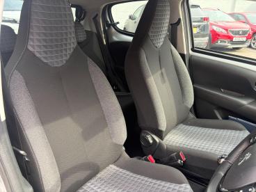 SPOTICAR Peugeot 108 1.0 Allure Euro 6 (s/s) 5dr Used Car - City Car Petrol Silver - Newark On Trent - 1200614243_3
