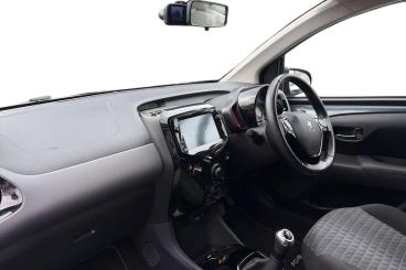 SPOTICAR Peugeot 108 1.0 Allure Euro 6 (s/s) 5dr Used Car - City Car Petrol Grey - Newark On Trent - 1200621870_2