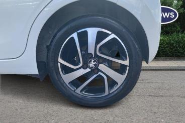 SPOTICAR Peugeot 108 1.2 Puretech Roland Garros Top! Euro 6 5dr Used Car - City Car Petrol White - Portsmouth - 1200624080_5