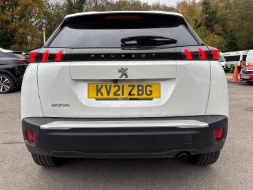 SPOTICAR Peugeot 2008 1.2 Puretech Allure Euro 6 (s/s) 5dr Used Car - Suv Petrol White - Southampton - 1200557259_5