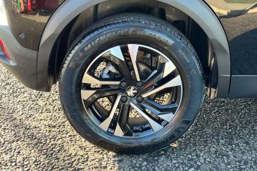 SPOTICAR Peugeot 2008 1.2 Puretech Gt Euro 6 (s/s) 5dr Used Car - Suv Petrol Black - Southend-on-sea - 1200561102_5