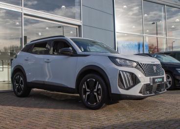 SPOTICAR Peugeot 2008 1.2 Puretech Allure Euro 6 (s/s) 5dr Used Car - Suv Petrol White - Aldershot - 1200561737_1