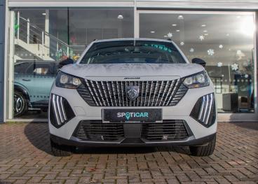 SPOTICAR Peugeot 2008 1.2 Puretech Allure Euro 6 (s/s) 5dr Used Car - Suv Petrol White - Aldershot - 1200561737_2