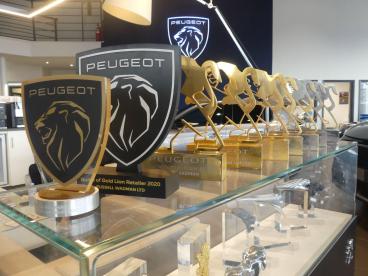 SPOTICAR Peugeot 2008 1.2 Puretech Allure Premium + Eat Euro 6 (s/s) 5dr Used Car - Suv Petrol Orange - Devizes - 1200571451_4