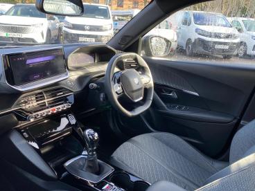 SPOTICAR Peugeot 2008 1.2 Puretech Allure Euro 6 (s/s) 5dr Used Car - Suv Petrol Black - Southampton - 1200575100_5