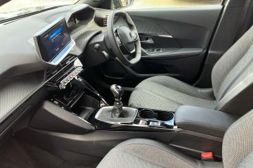 SPOTICAR Peugeot 2008 1.2 Puretech Allure Euro 6 (s/s) 5dr Used Car - Suv Petrol Black - Dartford - 1200576342_3