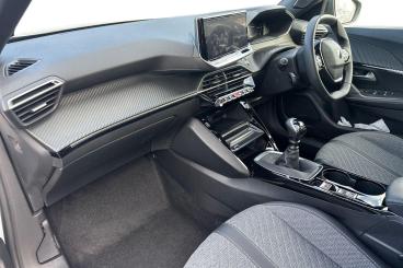 SPOTICAR Peugeot 2008 1.2 Puretech Allure Euro 6 (s/s) 5dr Used Car - Suv Petrol White - Chichester - 1200582740_2