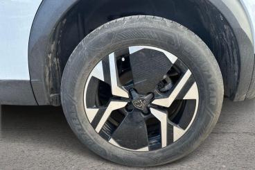 SPOTICAR Peugeot 2008 1.2 Puretech Allure Euro 6 (s/s) 5dr Used Car - Suv Petrol White - Chichester - 1200582740_5