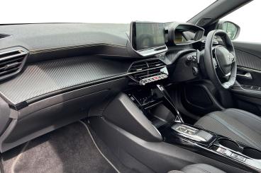 SPOTICAR Peugeot 2008 1.2 Puretech Gt Eat Euro 6 (s/s) 5dr Used Car - Suv Petrol White - Southend-on-sea - 1200594005_2