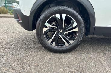 SPOTICAR Peugeot 2008 1.2 Puretech Gt Eat Euro 6 (s/s) 5dr Used Car - Suv Petrol White - Southend-on-sea - 1200594005_5