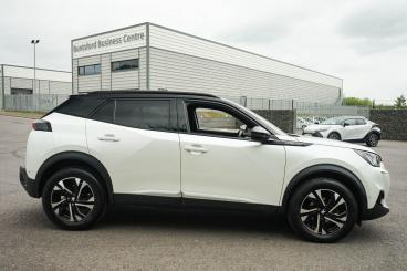 SPOTICAR Peugeot 2008 1.2 Puretech Gt Euro 6 (s/s) 5dr Used Car - Suv Petrol White - Bromsgrove - 1200600355_5