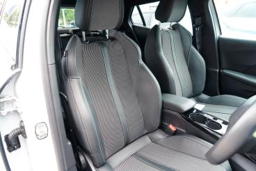 SPOTICAR Peugeot 2008 1.2 Gt E-dsc6 Euro 6 (s/s) 5dr Used Car - Suv Hybrid White - Leamington - 1200608808_4