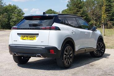SPOTICAR Peugeot 2008 1.2 Puretech Gt Premium Eat Euro 6 (s/s) 5dr Used Car - Suv Petrol White - Eastbourne - 1200609171_3