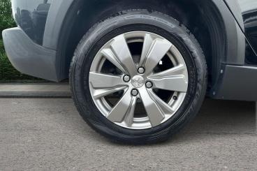 SPOTICAR Peugeot 2008 1.2 Puretech Signature Euro 6 (s/s) 5dr Used Car - Suv Petrol Black - Chichester - 1200610765_5
