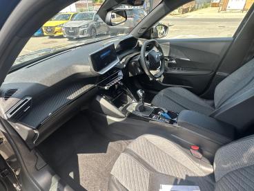 SPOTICAR Peugeot 2008 1.2 Puretech Allure Euro 6 (s/s) 5dr Used Car - Suv Petrol Black - Watford - 1200617452_5
