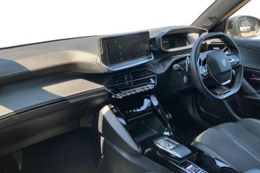 SPOTICAR Peugeot 2008 1.2 Puretech Gt Eat Euro 6 (s/s) 5dr Used Car - Suv Petrol White - Southampton - 1200618240_2