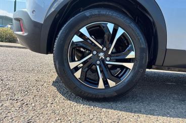 SPOTICAR Peugeot 2008 1.2 Puretech Gt Eat Euro 6 (s/s) 5dr Used Car - Suv Petrol Grey - Southend-on-sea - 1200618428_5