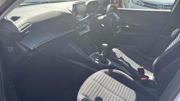 SPOTICAR Peugeot 2008 1.2 Puretech Active Premium Euro 6 (s/s) 5dr Used Car - Suv Petrol White - Redditch - 1200619605_2