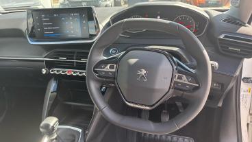 SPOTICAR Peugeot 2008 1.2 Puretech Active Premium Euro 6 (s/s) 5dr Used Car - Suv Petrol White - Redditch - 1200619605_4