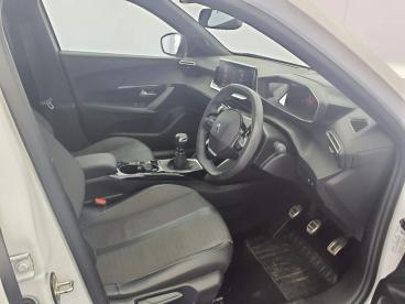 SPOTICAR Peugeot 2008 1.2 Puretech Allure Premium + Euro 6 (s/s) 5dr Used Car - Suv Petrol White - Eglinton - 1200624184_5