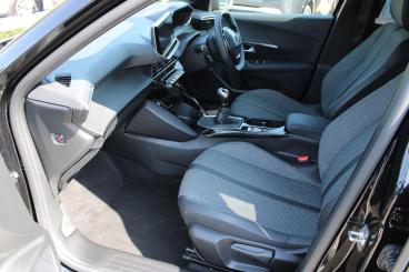 SPOTICAR Peugeot 2008 1.2 Puretech Allure Euro 6 (s/s) 5dr Used Car - Suv Petrol Black - Yeovil - 1200632796_2