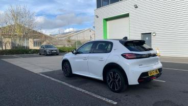 SPOTICAR Peugeot 208 1.2 Puretech Gt Euro 6 (s/s) 5dr Used Car - Hatchback Petrol White - Maidstone - 1200553787_5