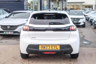 SPOTICAR Peugeot 208 1.2 Puretech Active Premium + Euro 6 (s/s) 5dr Used Car - Hatchback Petrol White - Leamington - 1200558129_4
