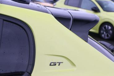 SPOTICAR Peugeot 208 1.2 Hybrid Gt E-dsc6 Euro 6 (s/s) 5dr Used Car - Hatchback Hybrid Yellow - Walsall - 1200562222_5